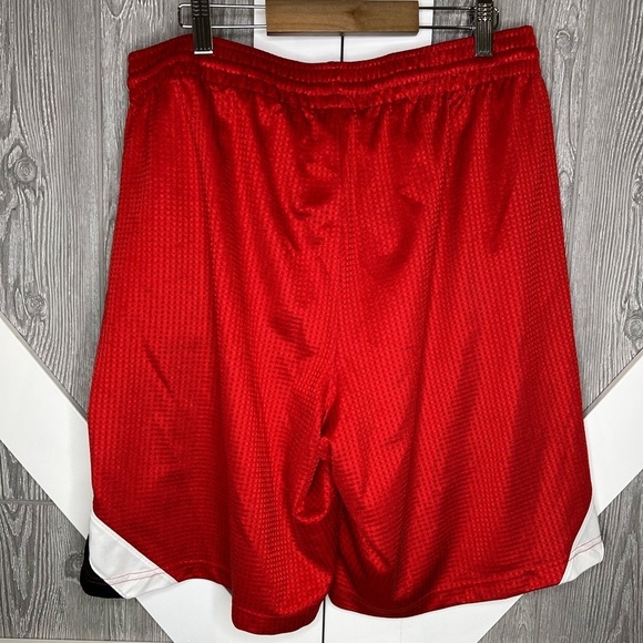 D19.13 Nike Better World Red Basketball Shorts Large - Picture 2 of 6